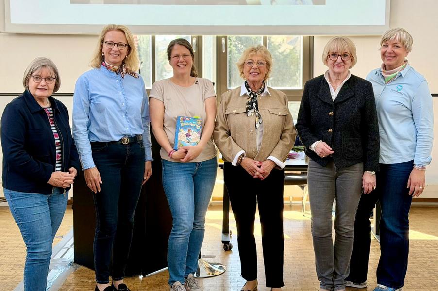 Alle sind rundum zufrieden: (v. l. n. r.) Karola Bernhards, Stefanie Diemert, Katja Frixe, Brigitte Gellert, Hannelore Krage, Antrud Schröder