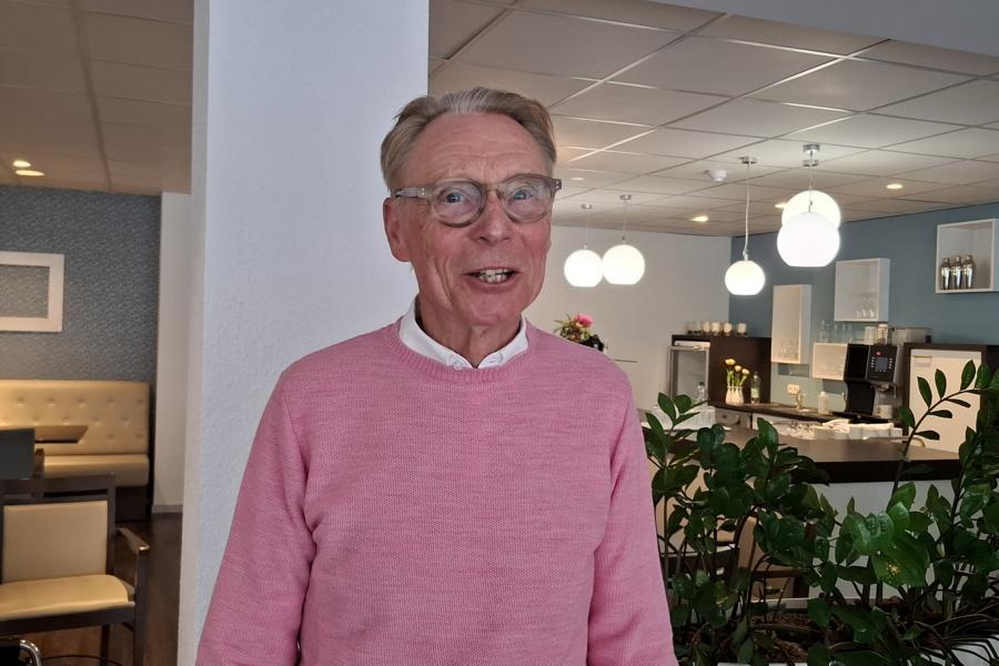 Hans-Joachim Rohde begrüßt die Anwesenden