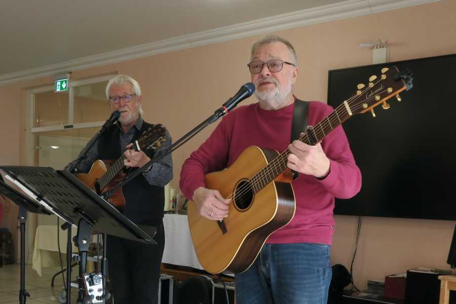 Rainer Fricke und Helmut Deseniss sind das Duo Saitenwind