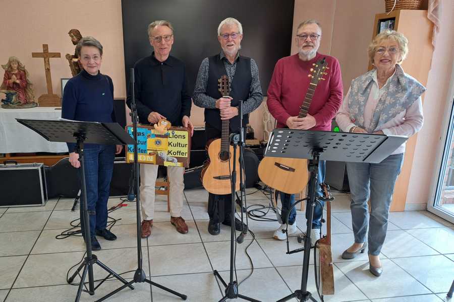 Ein schöner, unterhaltsamer Nachmittag … das fanden die Musiker sowie Eva Helms-Scholz, Hans-Joachim Rohde und Brigitte Gellert vom Lions Club.