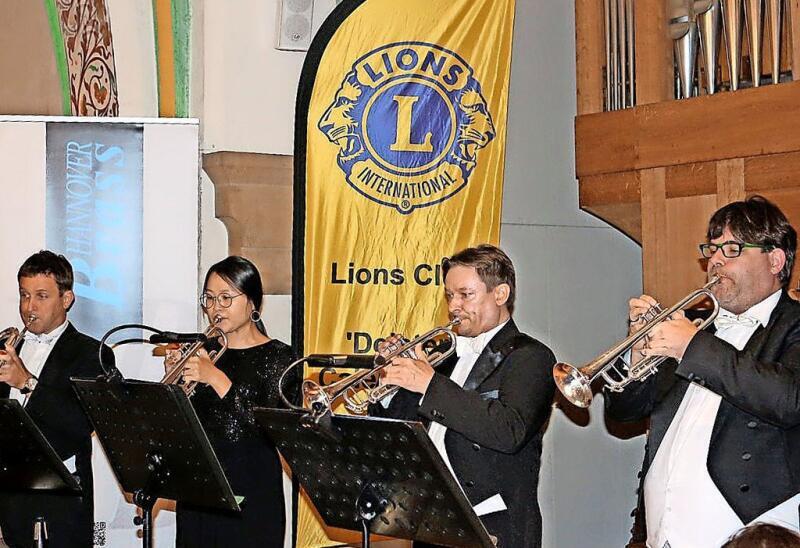 Spendenakquise: Das Blechbläserensemble Hannover-Brass spielt beim Benefizkonzert des Lions-Club Deister Calenberger Land in der Gehrdener Margarethenkirche vor mehr als 200 Besuchern.