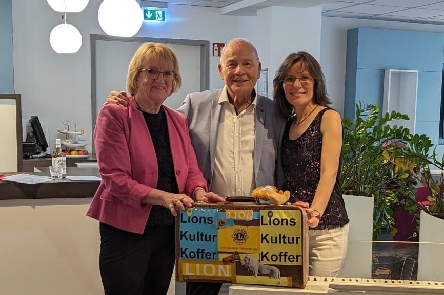 Organisatorin Hannelore Krage mit Norbert Heidgen und Janina Koeppen