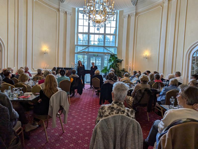 Festliches Ambiente im Rosensaal