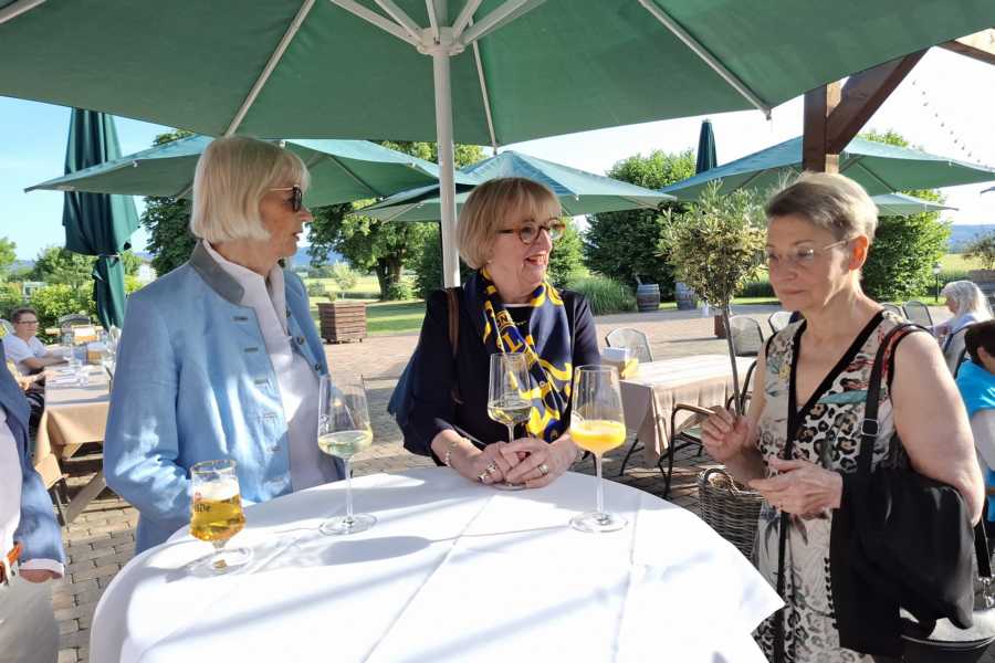 Präsidentin Heike Zieseniss (v. l.), Hannelore Krage, Eva Helms-Scholz