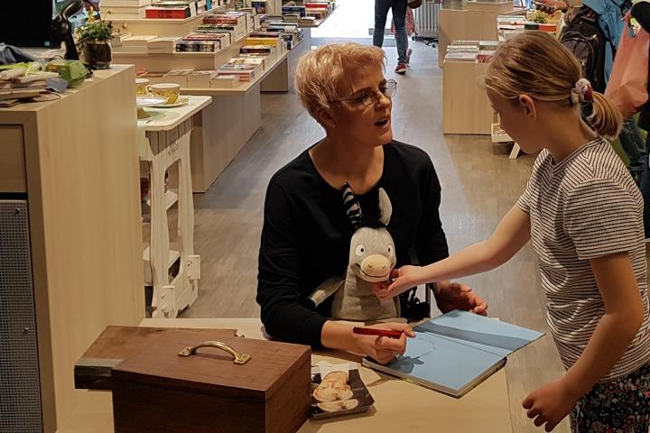 Mathilda im Gespräch mit Autorin Stephanie Schneider
