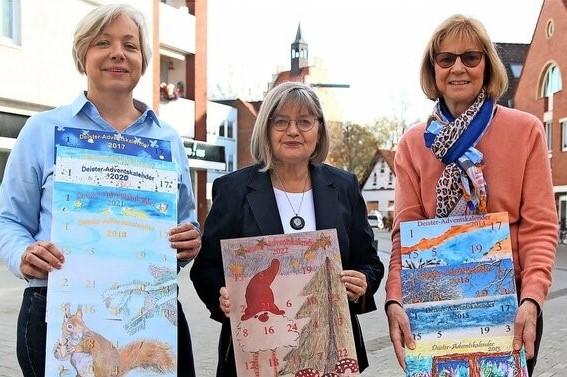 Präsidentin Antrud Schröder, Karola Bernhards und Birgit Lattmann präsentieren die Motive von bisher zehn Adventskalendern, die der Lions Club aufgelegt hat. Das neue Exemplar ist in 20 Vorverkaufsstellen in Gehrden, Ronnenberg, Wennigsen und Barsinghausen erhältlich.