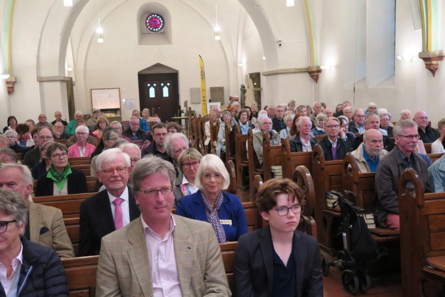 Aufmerksame Musikfreunde in der Margarethenkirche