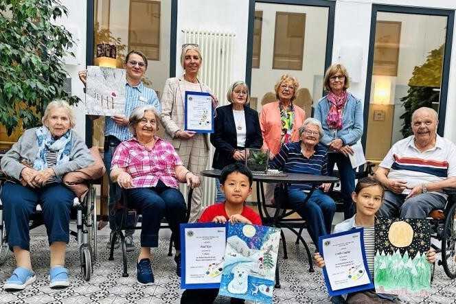 Preisträger: Die Kreativgruppe der AWO Residenz hat den Malwettbewerb des Lions Clubs gewonnen. Die neunjährige Linda (unten rechts) aus Everloh belegte Platz zwei, den dritten Preis erhielt der achtjährige Nael aus Barsinghausen (unten links).