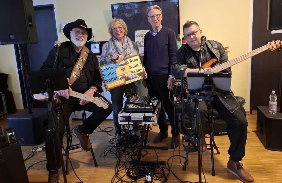 Begeisterung auch bei den Lions-Vertretern Brigitte Gellert und Hans-Joachim Rohde