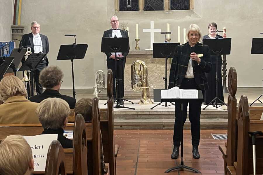 Auch Organisatorin Heike Zieseniss begrüßt die Gäste