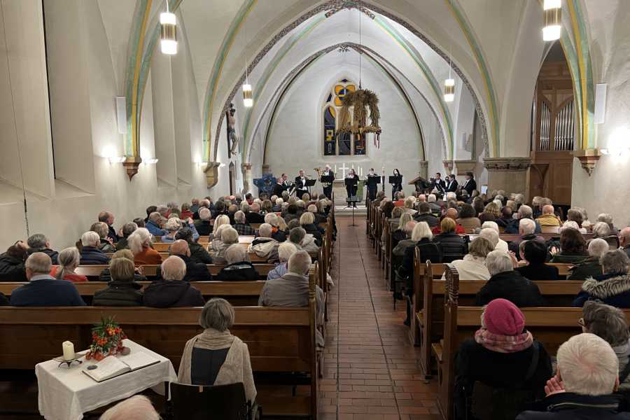 Hannover Brass und der Lions Club freuen sich über ein gut besuchtes Konzert