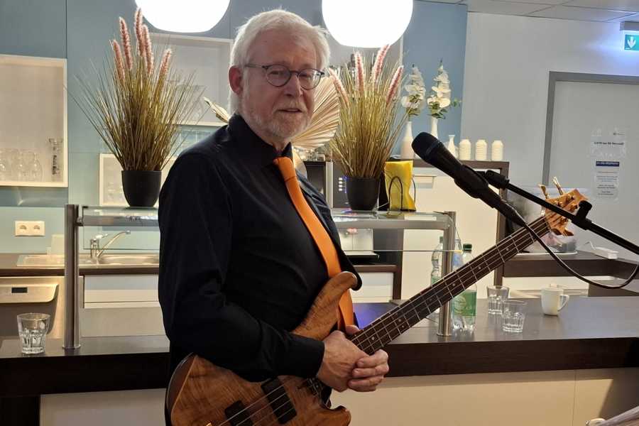 Rainer Fricke an der Gitarre