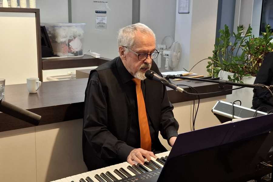 Arno Schreyer am Keyboard