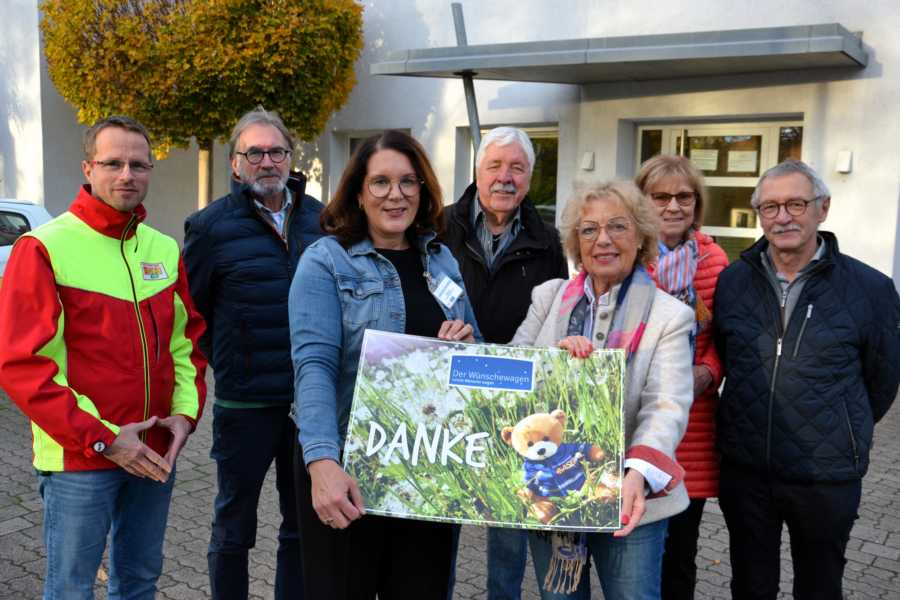 Dankeschön für die Spende mit Sebastian Vogt (von links; ASJ), Klaus Fricke (ASB), Julia-Marie Meisenburg (Wünschewagen), Ulrich Wittwer, Brigitte Gellert, Birgit Lattmann und Alois Boos (alle Lions Club).