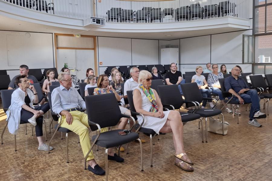 Die Spannung steigt im Bürgersaal