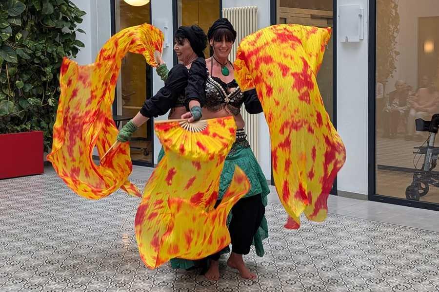 Simone und Rabea sind das Tanzduo Sira