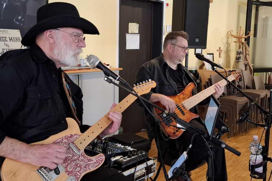 Konzentriert bei der Arbeit: George Mann (links) und Mr. Fabritzki