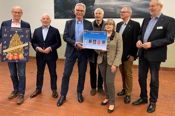 Scheckübergabe an den Verein Waage e. V.