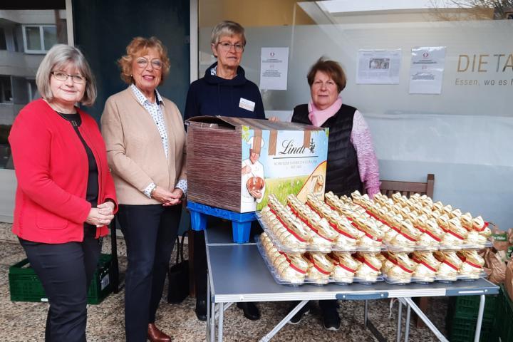 Von links: Karola Bernhards, Brigitte Gellert (LC ‚Deister‘ Calenberger Land), Marlies Mazar, Betty Bekiersch (Tafel Gehrden)