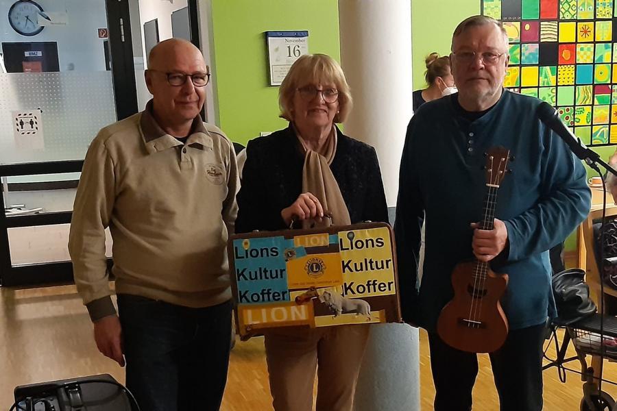 Detlef Hüper, Hannelore Krage und Helmut Deseniß freuen sich über einen gelungenen Nachmittag